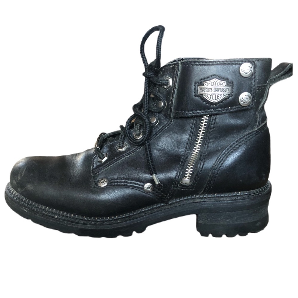 WELL LOVED-fits more like 7 1/2 or 8